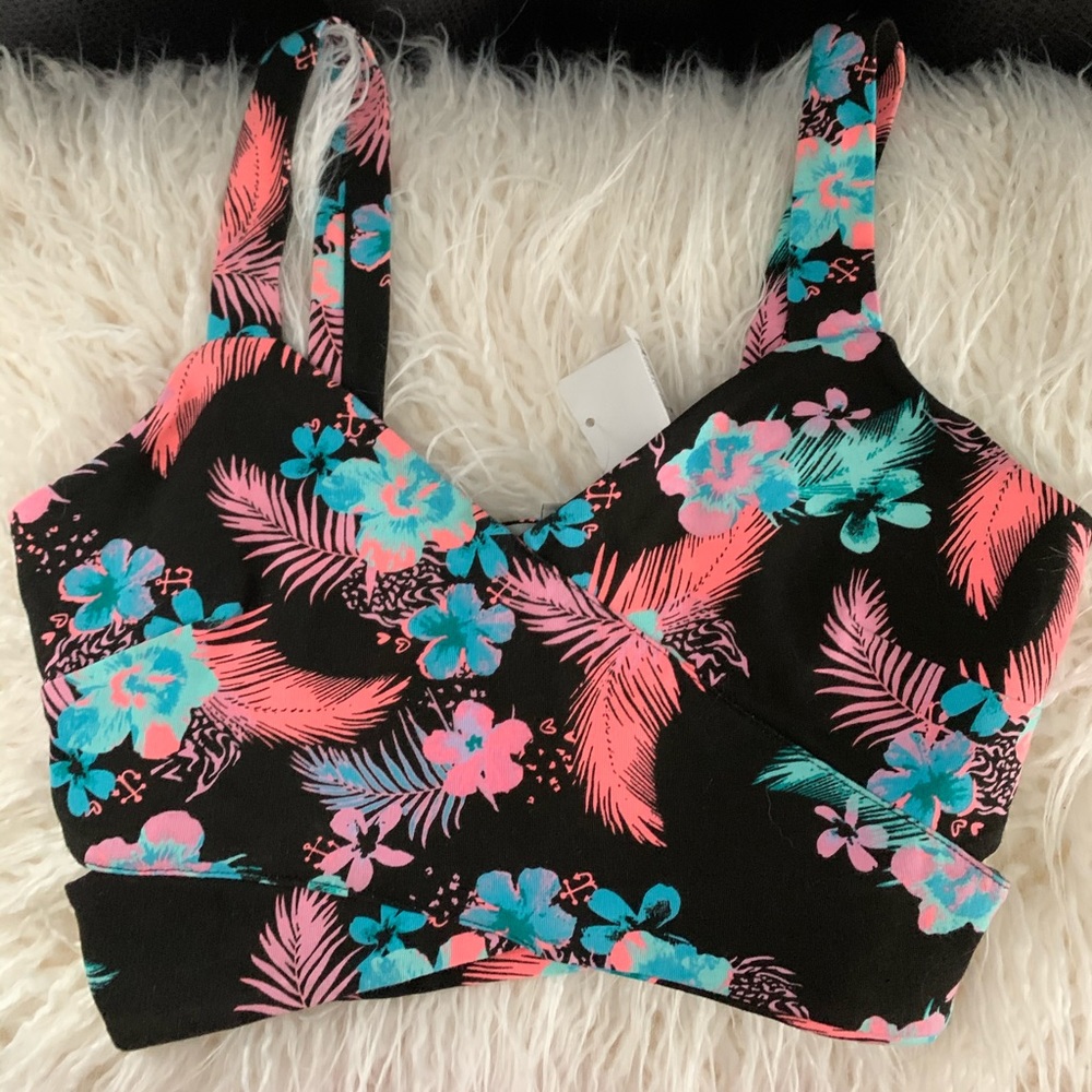 🍍🍍Lovely Flowered Cropped Top 🌸🌺 (3 For $25)